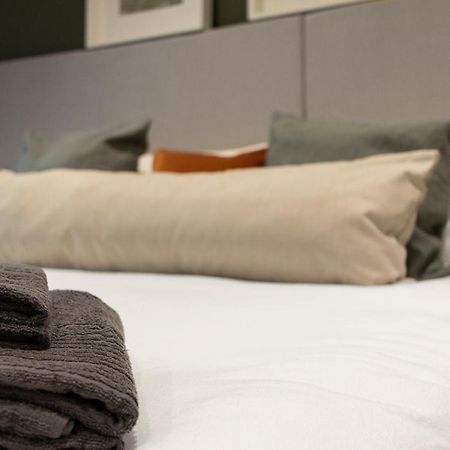 Luxe Courtyard Apartment For 4 Near Exeter City Centre エクステリア 写真