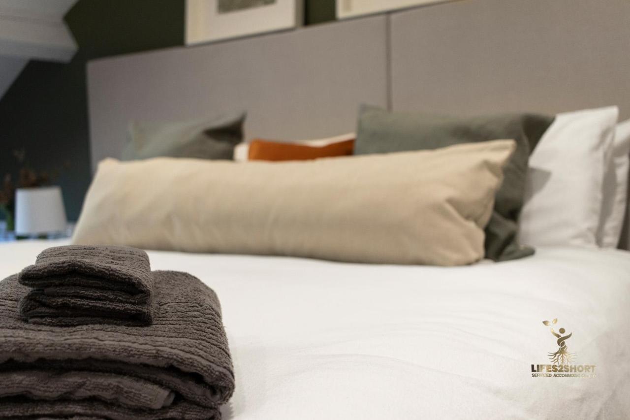 Luxe Courtyard Apartment For 4 Near Exeter City Centre エクステリア 写真