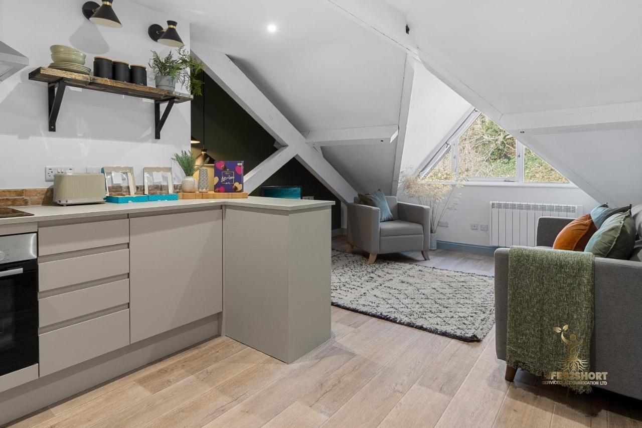 Luxe Courtyard Apartment For 4 Near Exeter City Centre エクステリア 写真