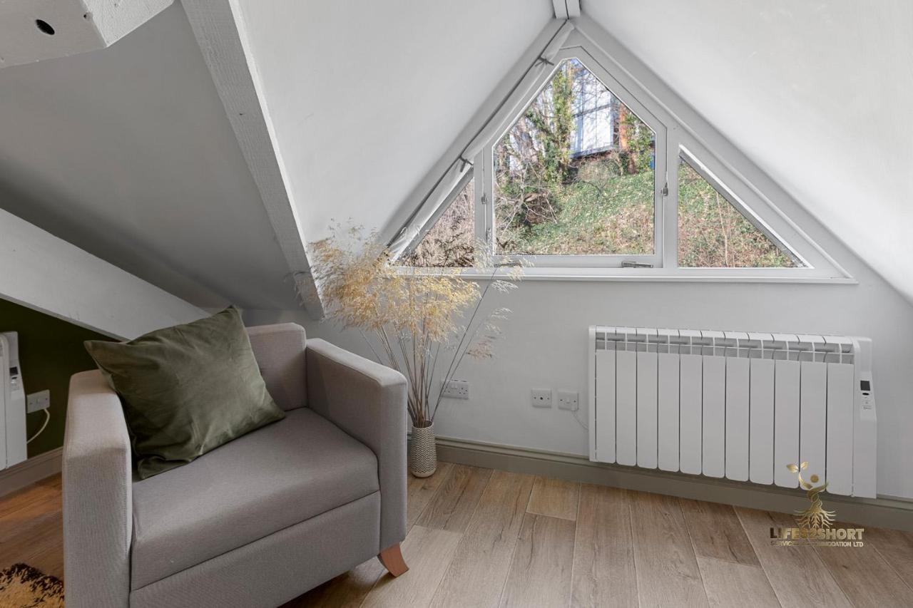Luxe Courtyard Apartment For 4 Near Exeter City Centre エクステリア 写真