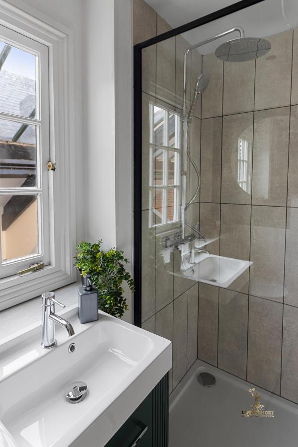 Luxe Courtyard Apartment For 4 Near Exeter City Centre エクステリア 写真