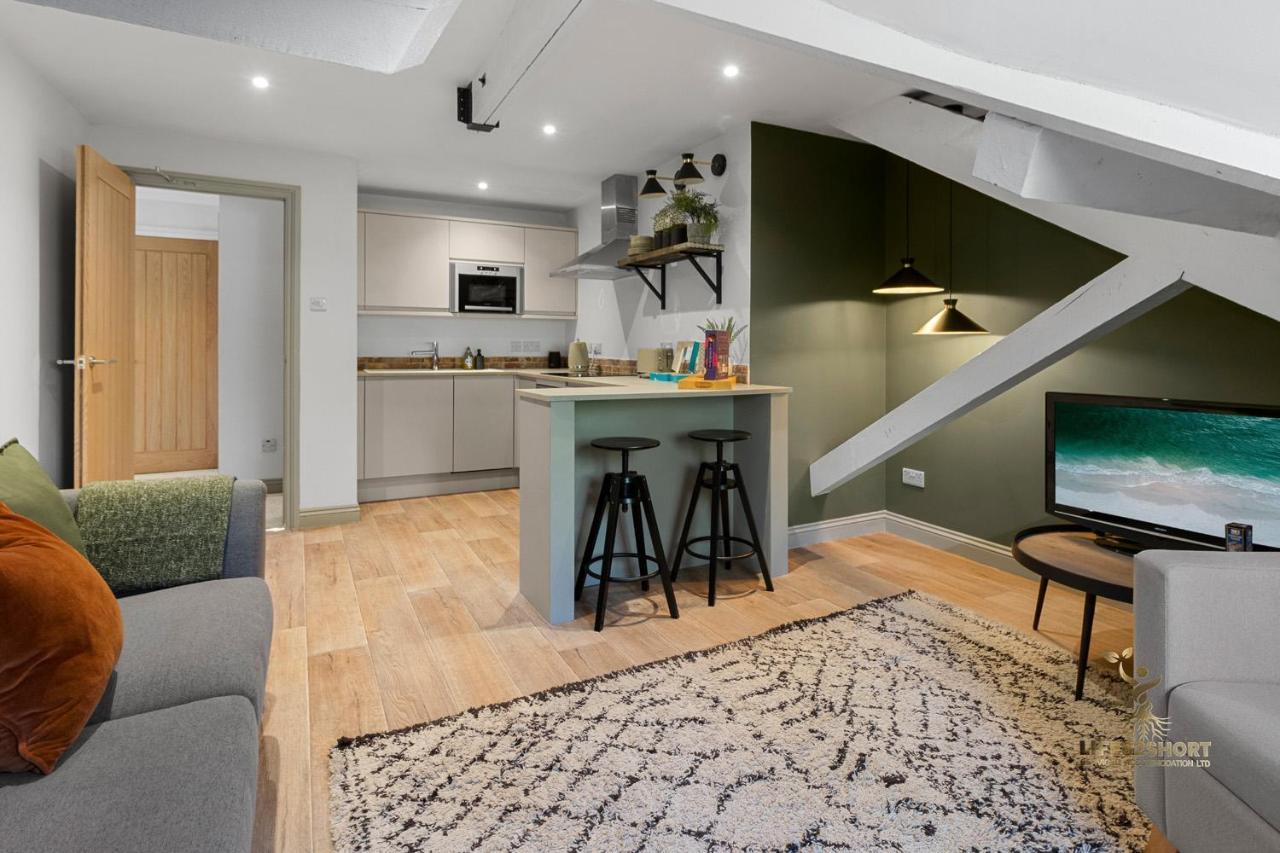 Luxe Courtyard Apartment For 4 Near Exeter City Centre エクステリア 写真