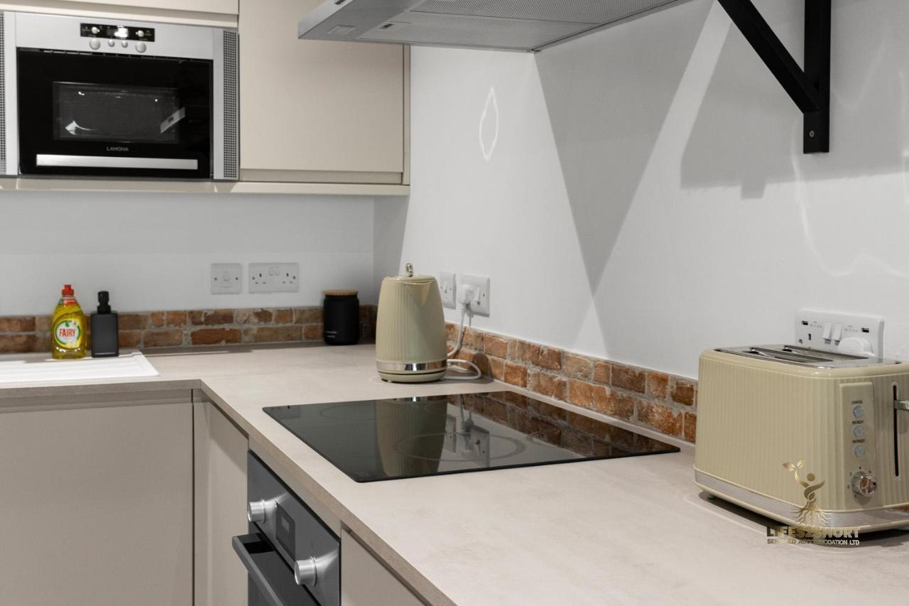 Luxe Courtyard Apartment For 4 Near Exeter City Centre エクステリア 写真