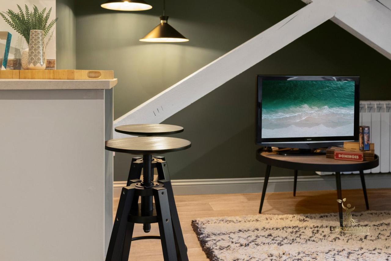 Luxe Courtyard Apartment For 4 Near Exeter City Centre エクステリア 写真