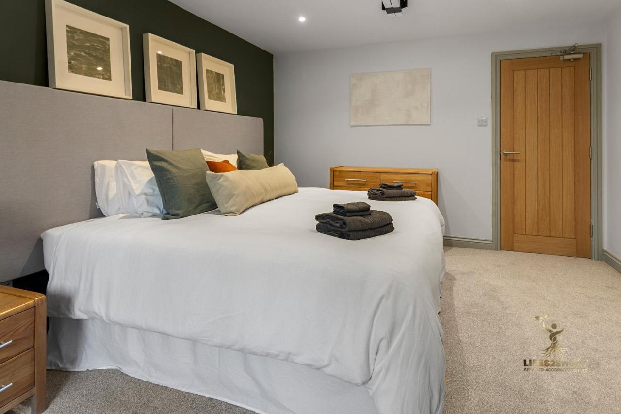 Luxe Courtyard Apartment For 4 Near Exeter City Centre エクステリア 写真